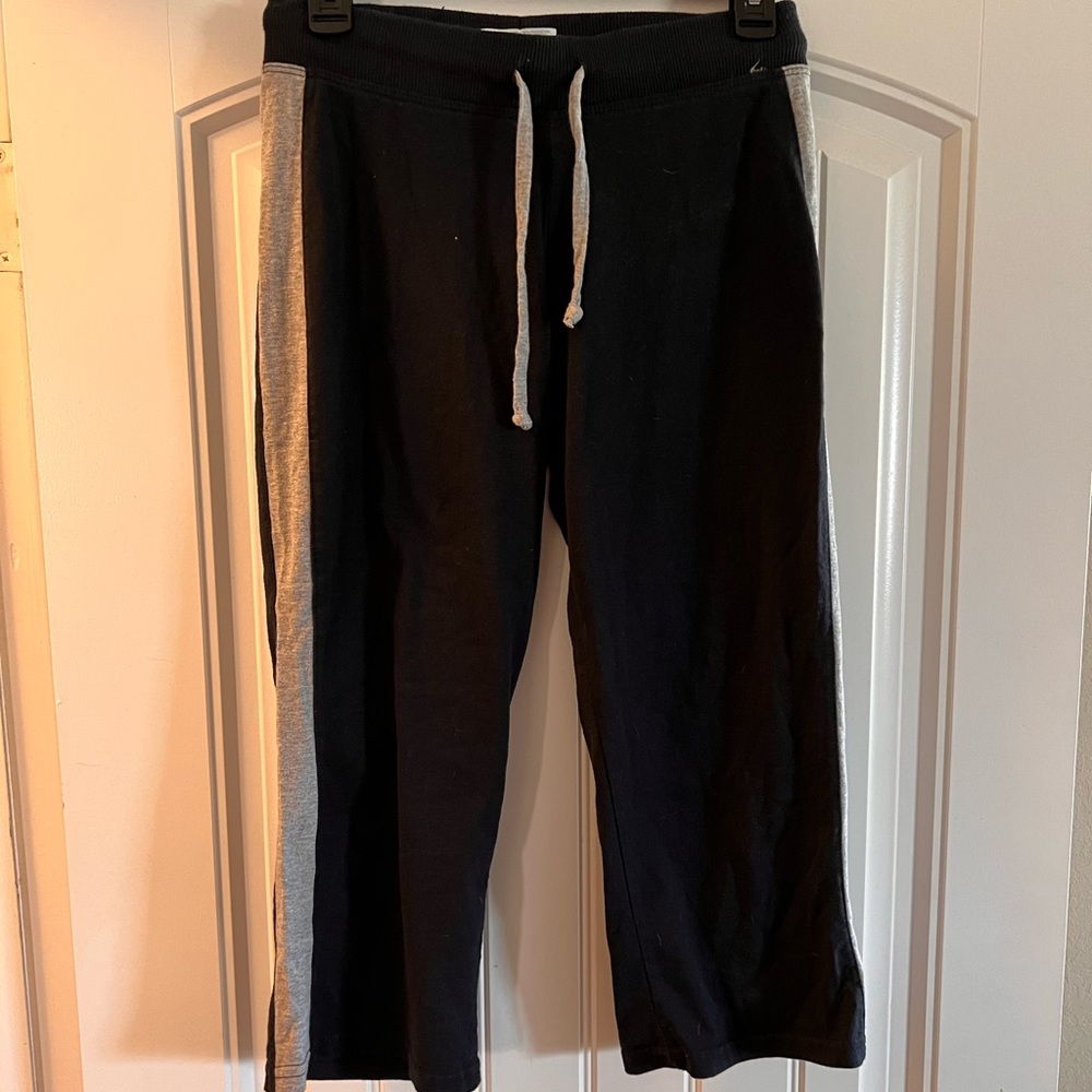 Black and gray crop sweatpants